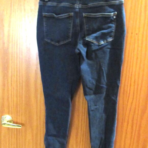 Flattering Mid-Rise Jeans – M Brand, Small Short Size - Picture 3 of 4